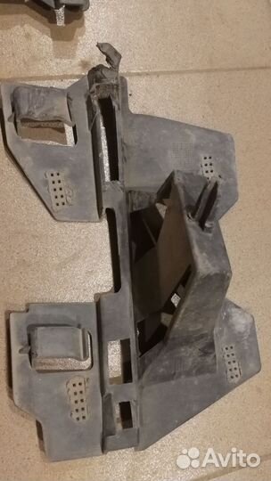 Volvo XC60 2013 кронштейны бампера