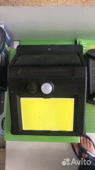 Фонарь на солнечной батарее с датчиком движения