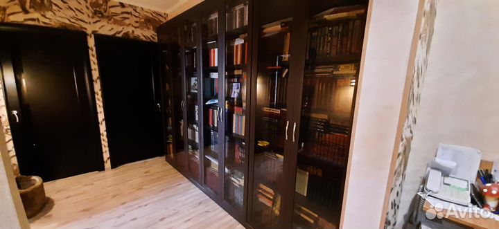 Библиотека великолепная со шкафами
