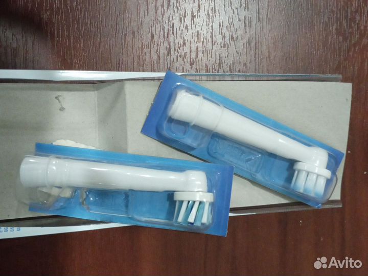 Электрическая зубная щетка oral b