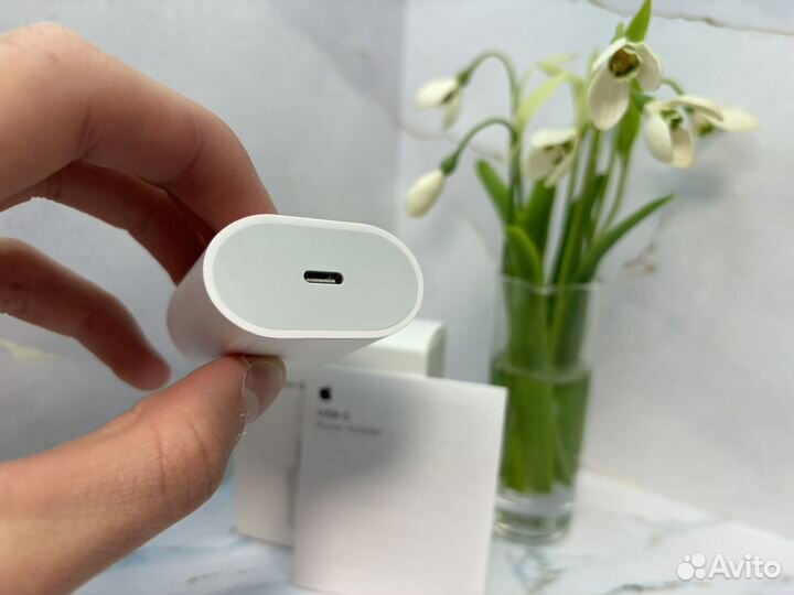 Блок быстрой зарядки 20W на iPhone