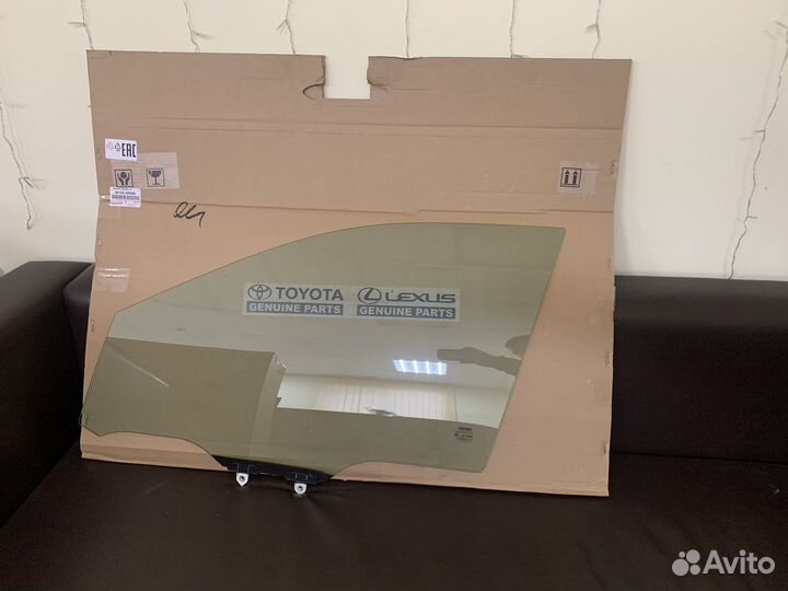 Стекло боковое перед левое toyota rav4 681020R090