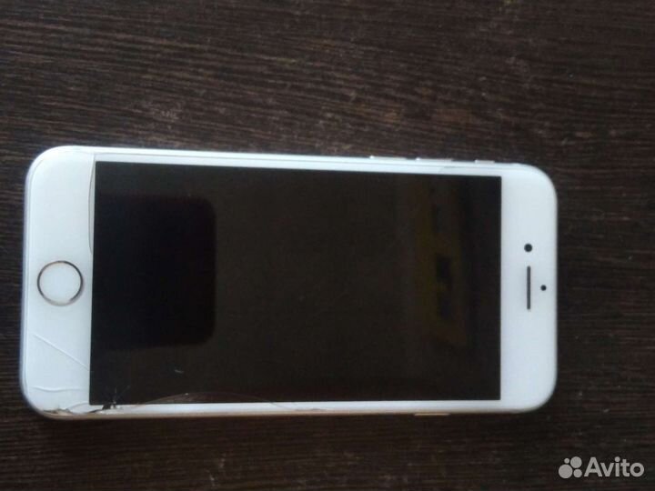 Телефон iPhone 8