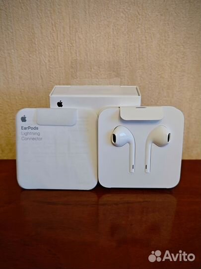 Наушники Apple EarPods Lightning Connector (новые)