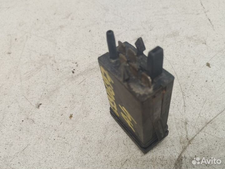 Кнопка обогрева заднего стекла