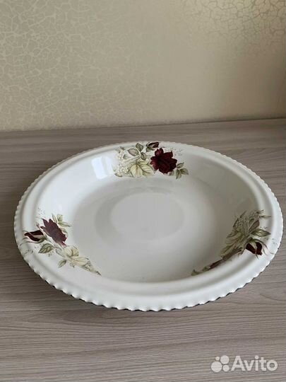 Эмалированные поднос и большая тарелка