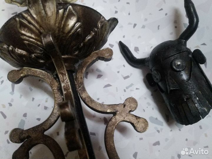 Предмет для настольной лампы
