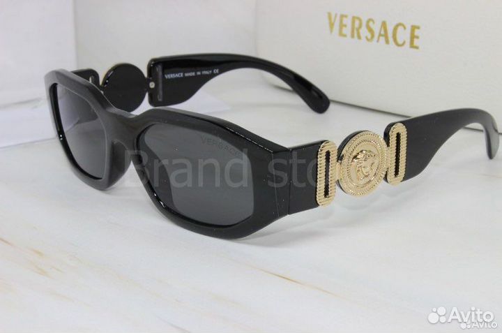 Солнцезащитные очки Versace