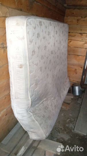 Стол ком, кровать, матрац 2-х