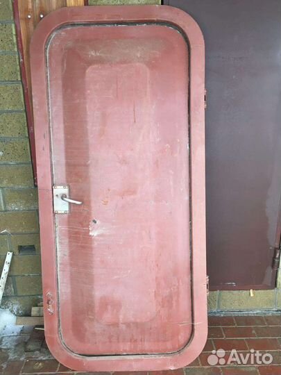 Судовые двери