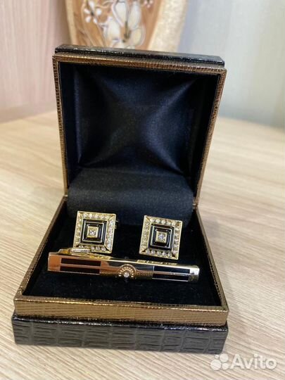 Зажим и запонки для костюма