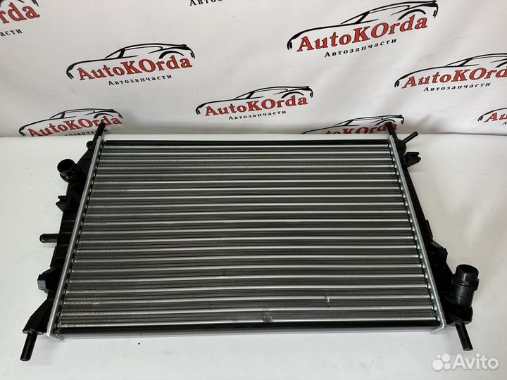 Радиатор охлаждения Ford Mondeo 3 дизель