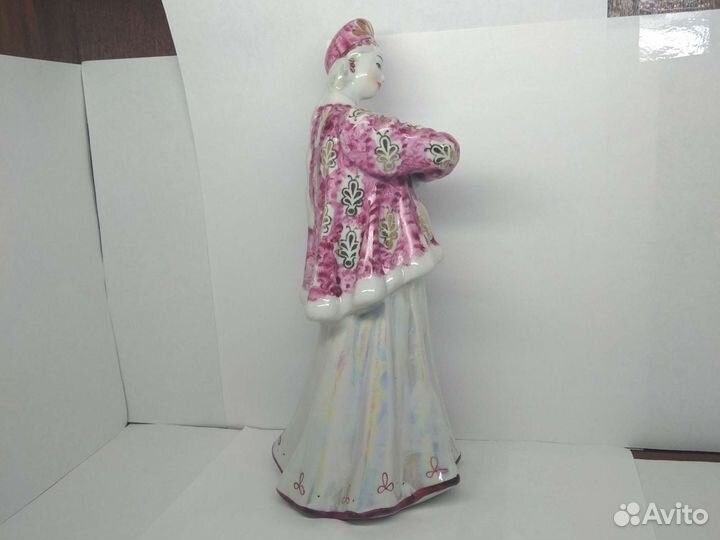 Фарфоровая фигурка лебёдушка 1. Дулёво