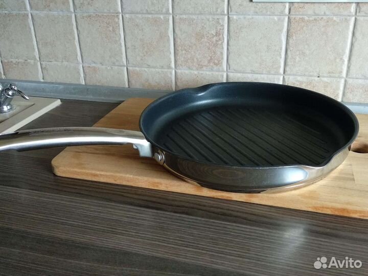 Сковорода гриль круглая тефлоновое покрытие 28см