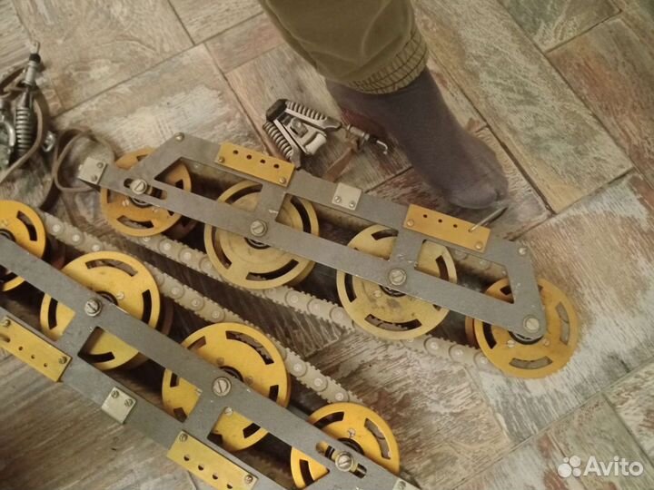 Ролики на гусеницах коньки СССР