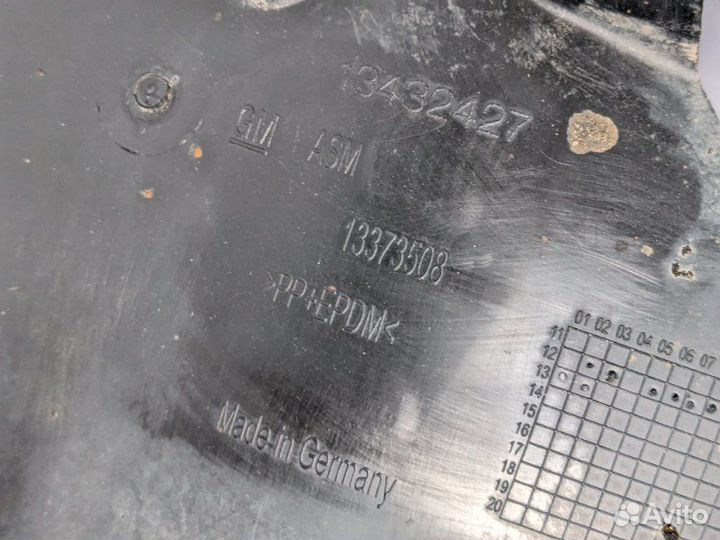 Локер подкрылок передний правый Opel Astra J седан