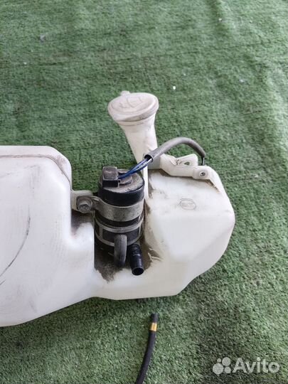 Бачок стеклоомывателя Mitsubishi Pajero 4 2010 год