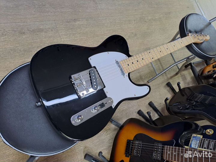 Электрогитара чёрная телекастер