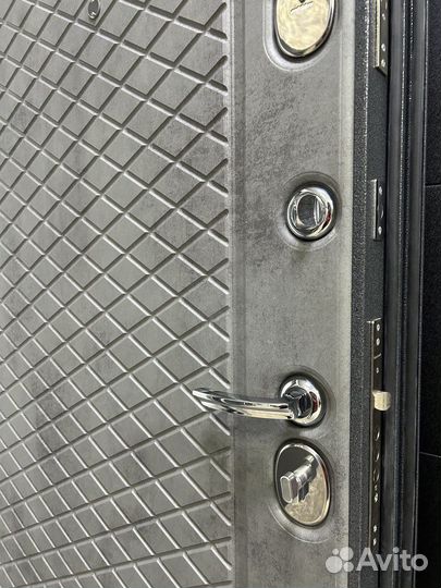 Дверь входная новая со склада производителя