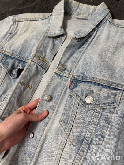 Джинсовая куртка levis