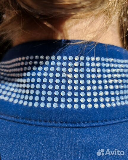 Лонгслив синий со стразами 