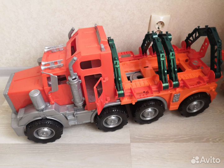 Машина лесовоз