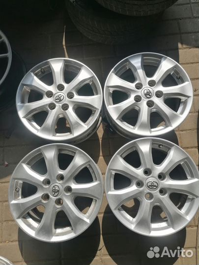 Диски литые оригинальные R16 на Toyota