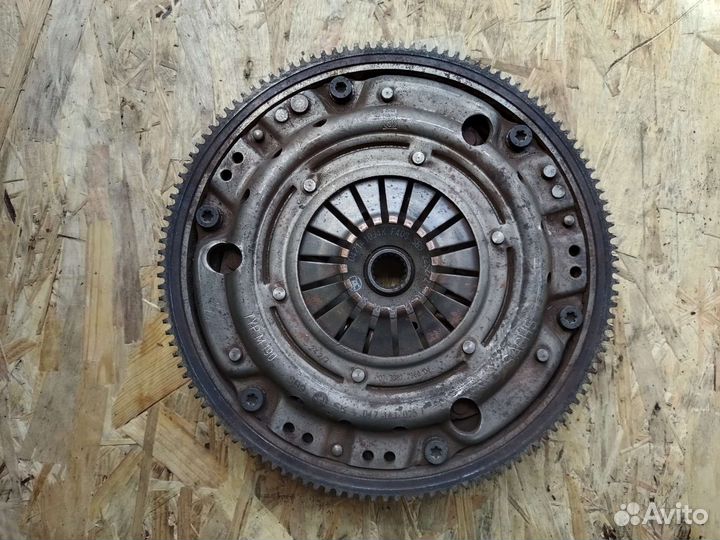 Маховик сцепление scoda fabia AME 1.4