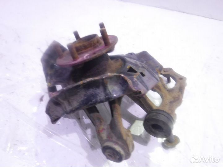 Кулак задний правый Мазда