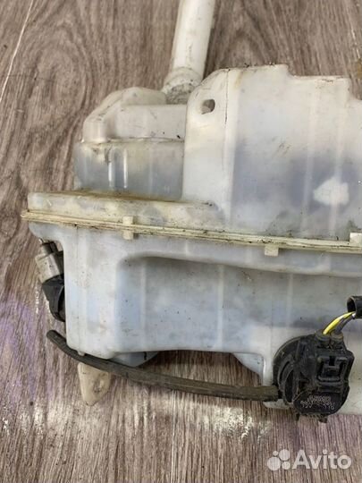 Бачок омывателя Mazda 3 хетчбэк 5-ти дв. 2006