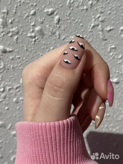 Модель на маникюр