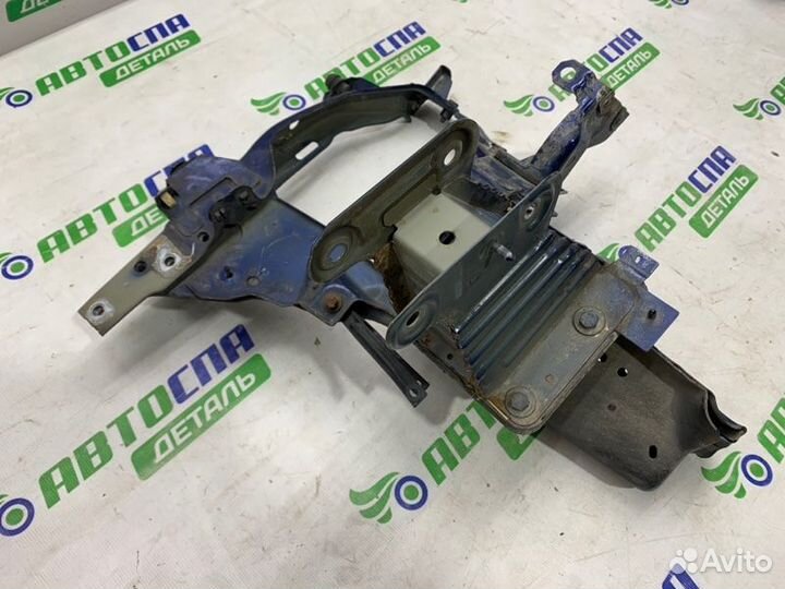 Кронштейн усилителя бампера передний левый Opel