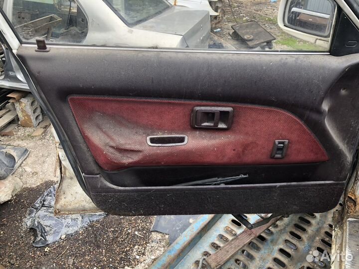 Дверные карты на toyota corolla 1989г