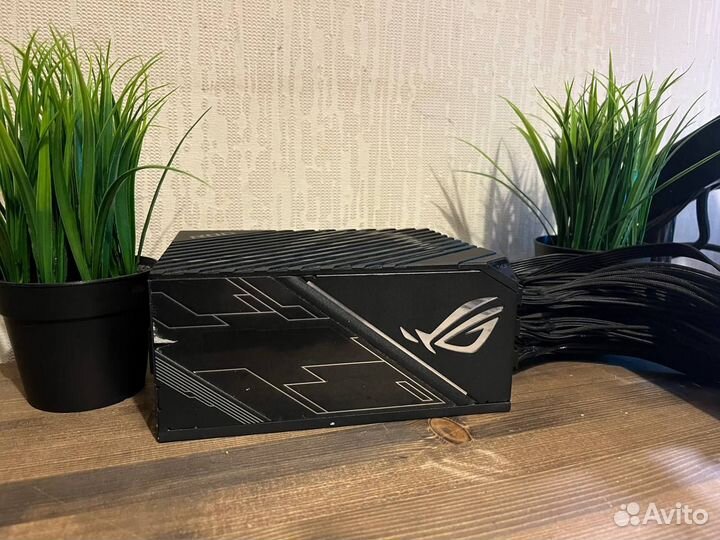 На гарантии Блок питания asus ROG thor 1200W