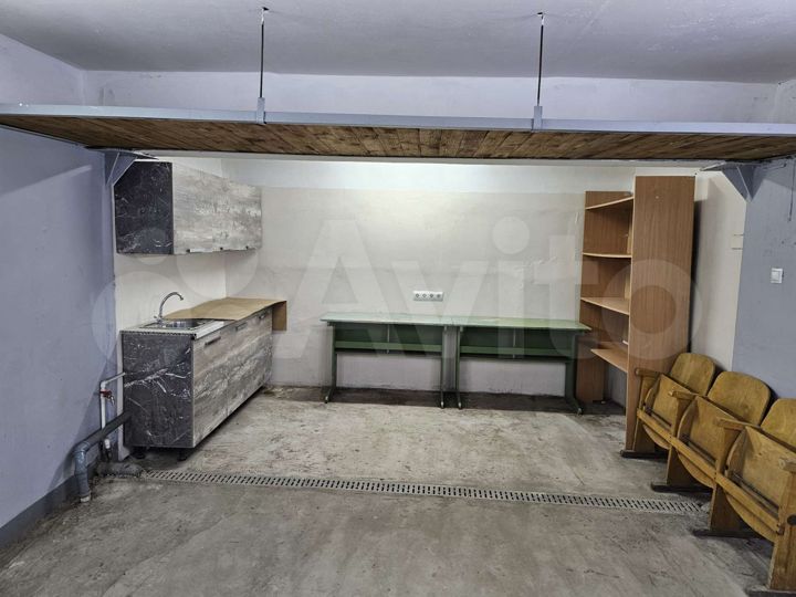 Гараж, > 30 м²