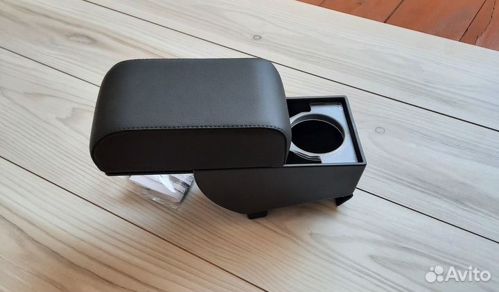 Подлокотник Opel Zafira (B) 2005-2011