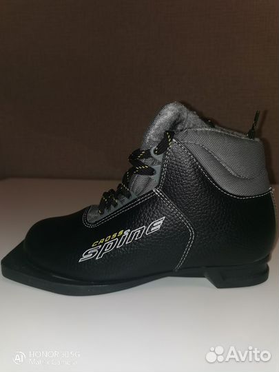 Лыжные ботинки