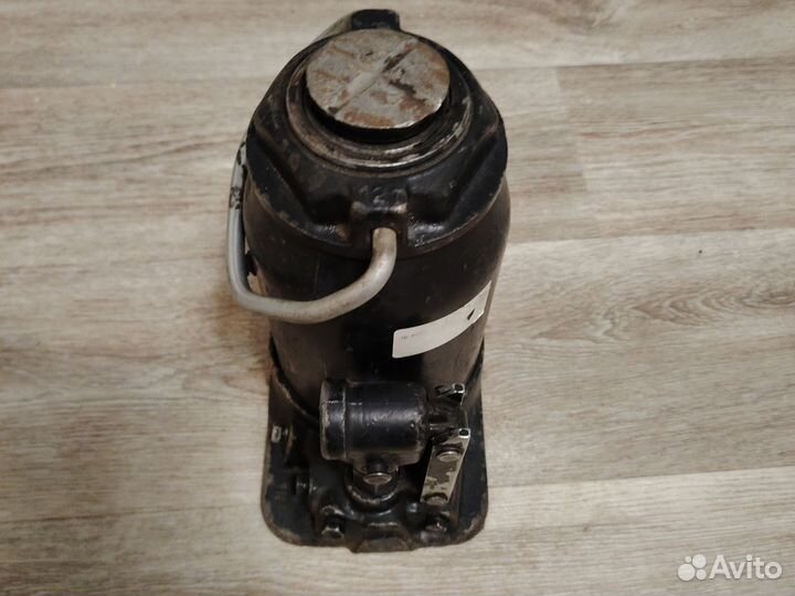 Домкрат шааз 12т