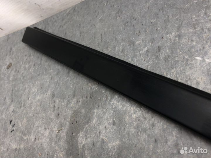 Правый молдинг Genesis 2