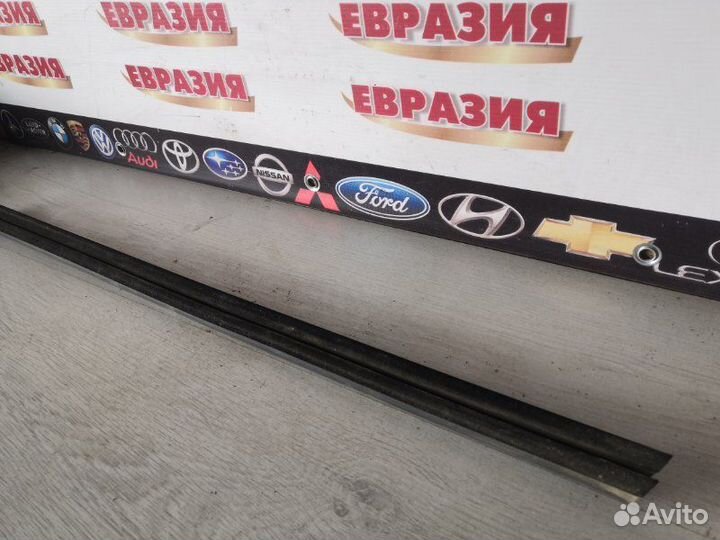 Молдинг стекла передний левый Skoda Octavia A5 BSF