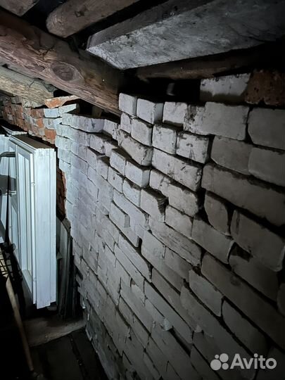 Кирпич, дрова, сетка рабица