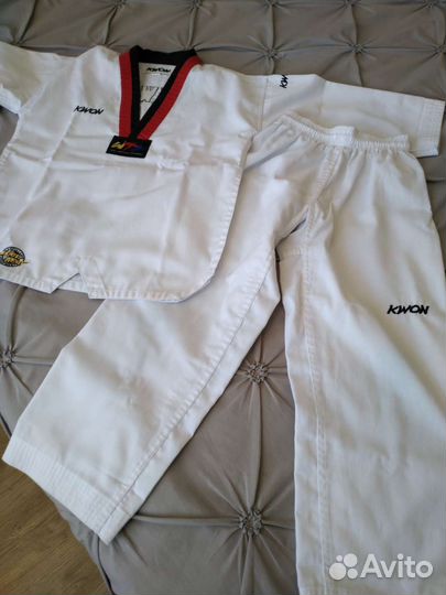 Добок, шлем