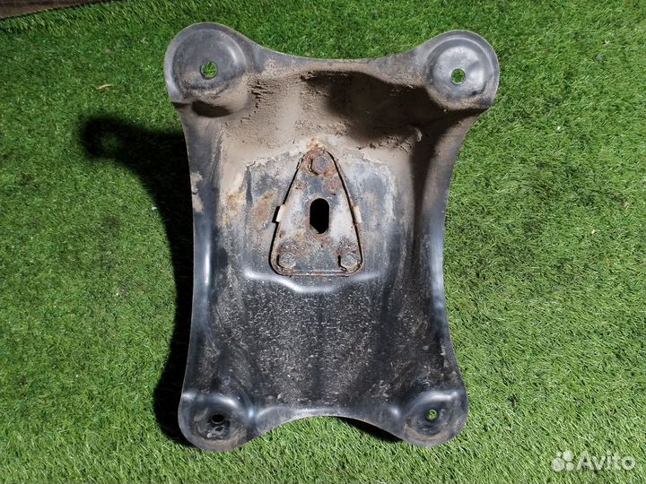 Кронштейн запасного колеса Chery tiggo t11