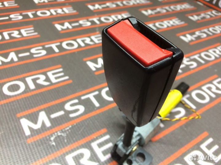 Замок ремня безопасности задний правый Bmw