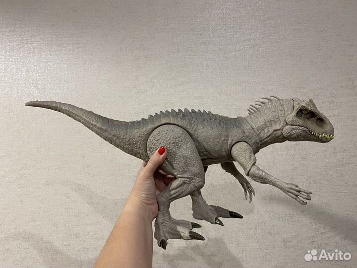 Индоминус и тираннозавр рекс Jurassic world