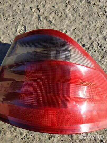 Фонарь задний правый наружный Mercedes CLK 208
