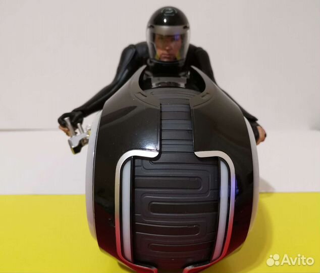 Hot Toys Tron Sam Flynn Light Cycle mms142