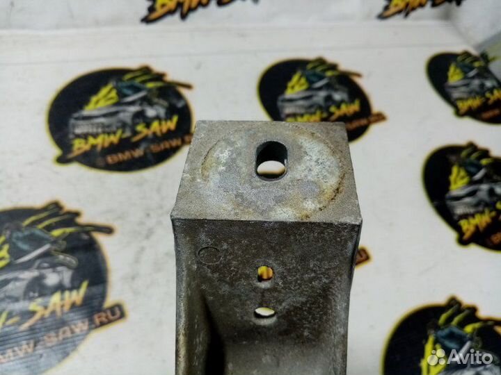 Кронштейн двигателя левый Bmw 5 E39 M52B25TU 1999