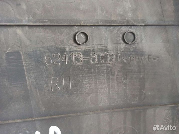 Обшивка стойки нижняя правая Lexus LX 570