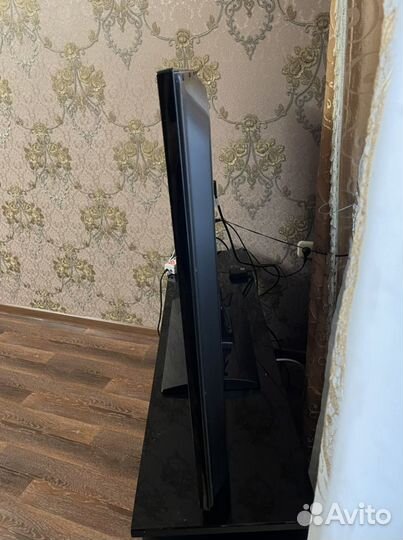 Телевизор и Тумба под телевизор